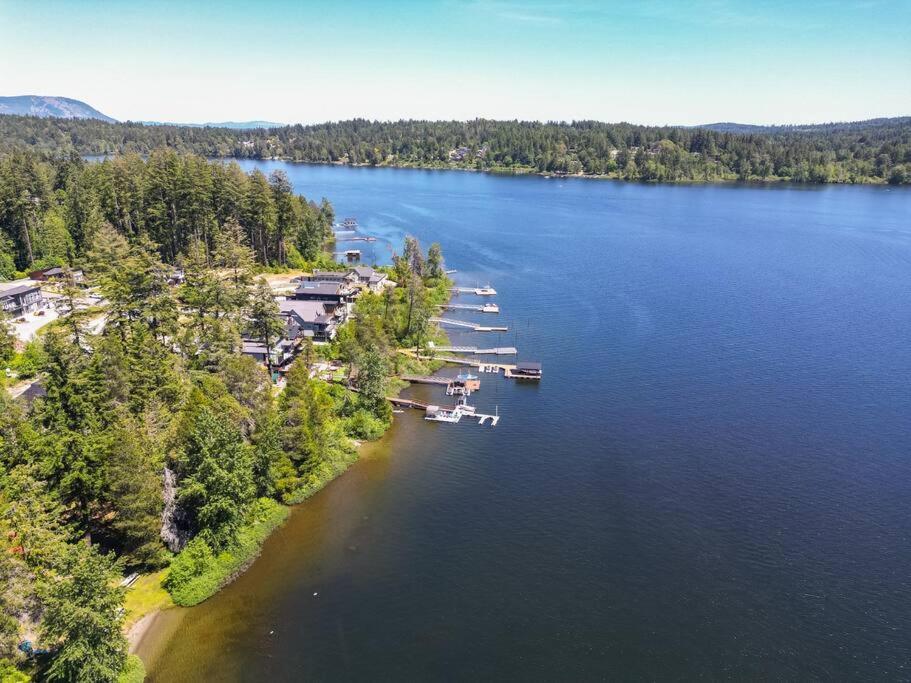 Kelly'S Sunset Lake Retreat Shawnigan Lake Экстерьер фото